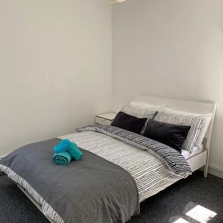 Lovely 2 Bedroom Flat In Greater London Exteriör bild